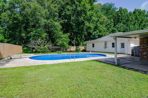 6647 Maple St, Zachary, LA 70791