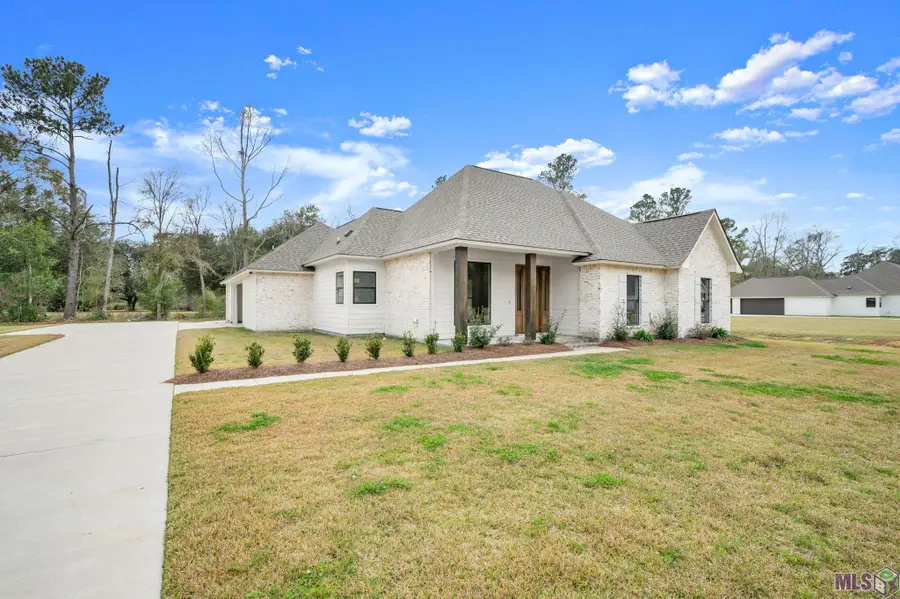 7258 Riverbank Dr, Denham Springs, LA 70706 - #2