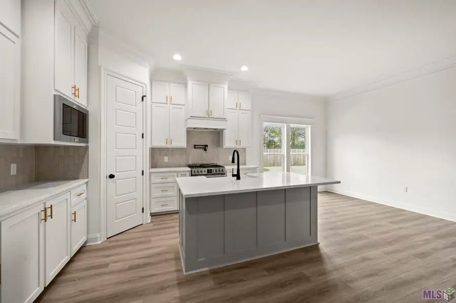 7270 Riverbank Dr, Denham Springs, LA 70706 - #3