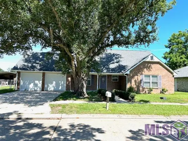51 Country Club Dr, Laplace, LA 70068