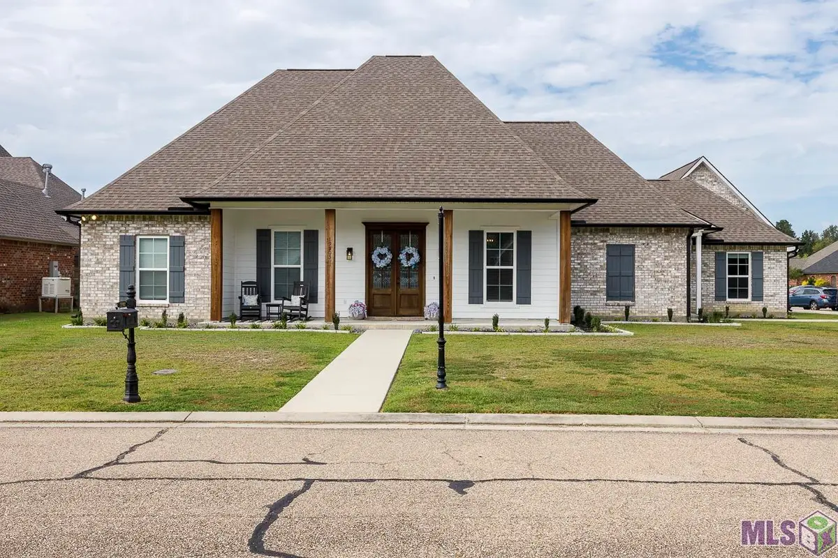 19905 Stone Hill Dr, Denham Springs, LA 70726 - #1