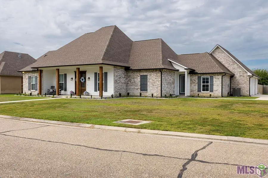 19905 Stone Hill Dr, Denham Springs, LA 70726 - #2