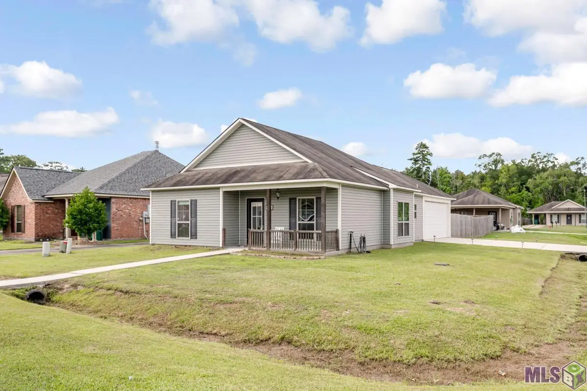 10804 Moss Pointe Dr, Denham Springs, LA 70726 - #1
