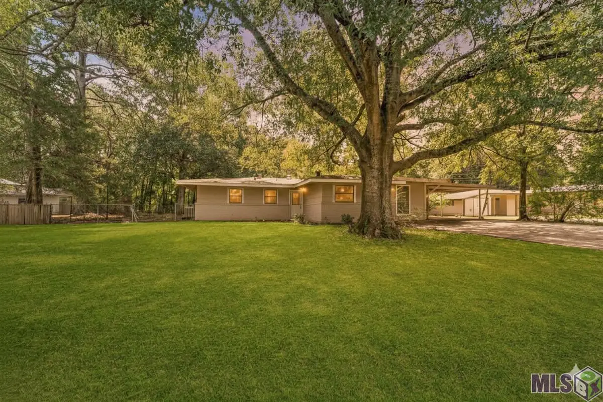 2060 S Woodcrest St, Denham Springs, LA 70726 - #1