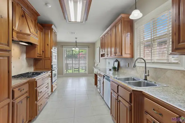 2121 Springstone Dr, Baton Rouge, LA 70810