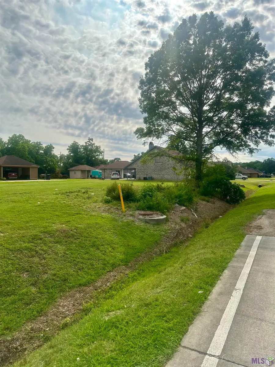 9512 Siegen Ln, Oak Hills Place, LA 70810 - #2