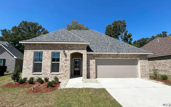 18711 Corlis Green Dr, Zachary, LA 70791