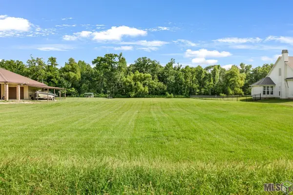 8958 Singleton Rd, Port Allen, LA 70767