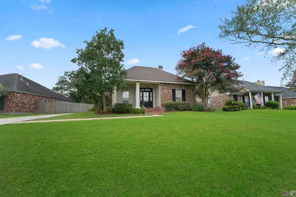 17647 Lake Azalea Dr, Baton Rouge, LA 70817