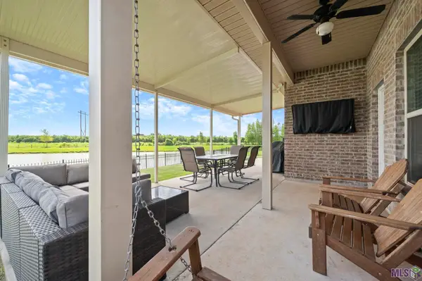 6210 Soaring Dr, Gonzales, LA 70737