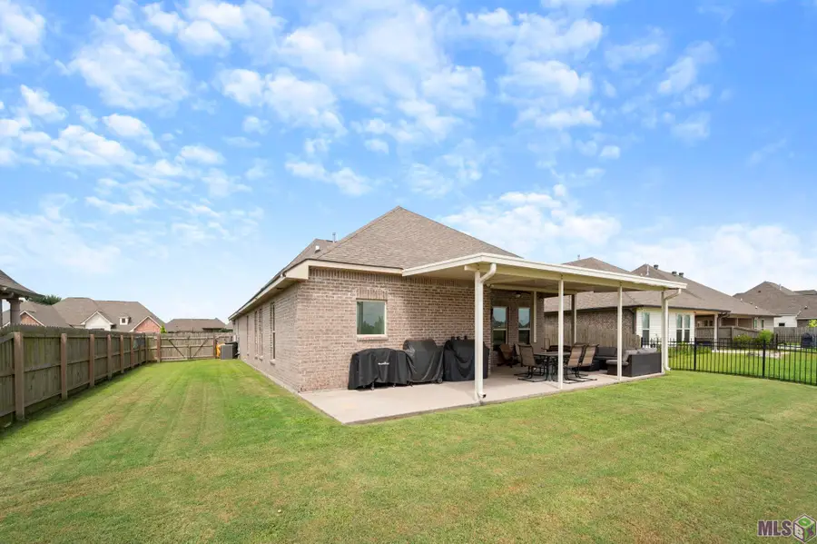 6210 Soaring Dr, Gonzales, LA 70737 - #2