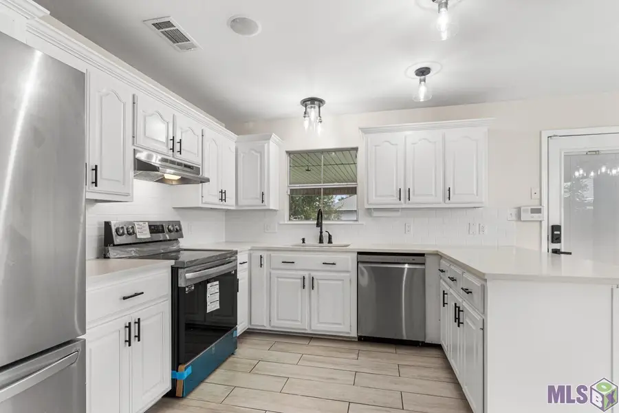 630 S Pleasant Ave, Gonzales, LA 70737 - #2