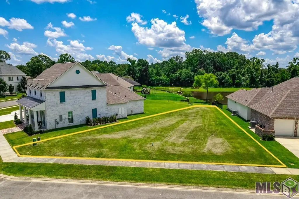 13004 W Waterside Dr, Baton Rouge, LA 70818 - #1