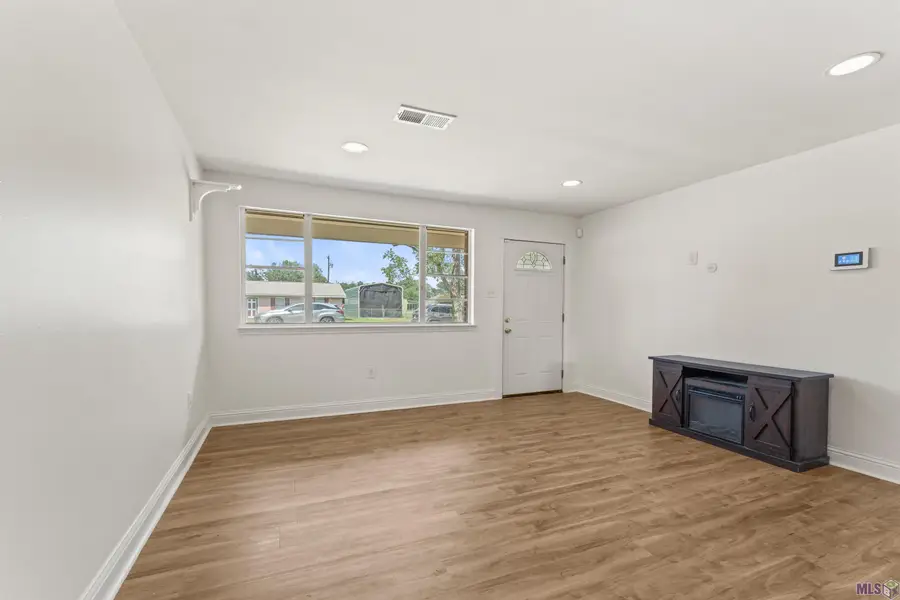 7230 Linda Lee Dr, Denham Springs, LA 70706 - #3