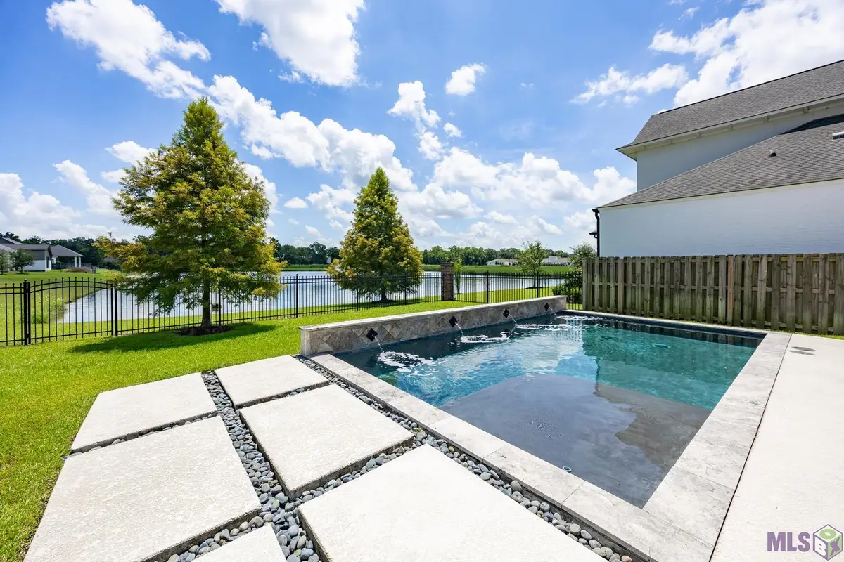 13621 Brook Point Dr, Baton Rouge, LA 70810 - #1