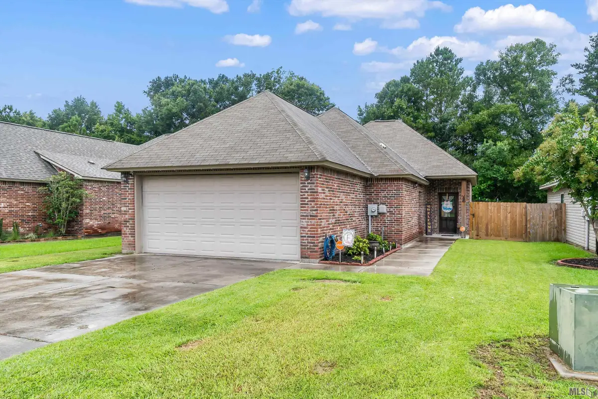 38215 Shelby Dr, Denham Springs, LA 70706 - #1