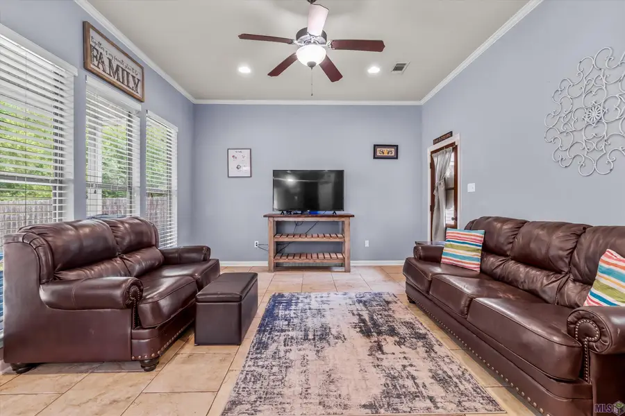 38215 Shelby Dr, Denham Springs, LA 70706 - #3