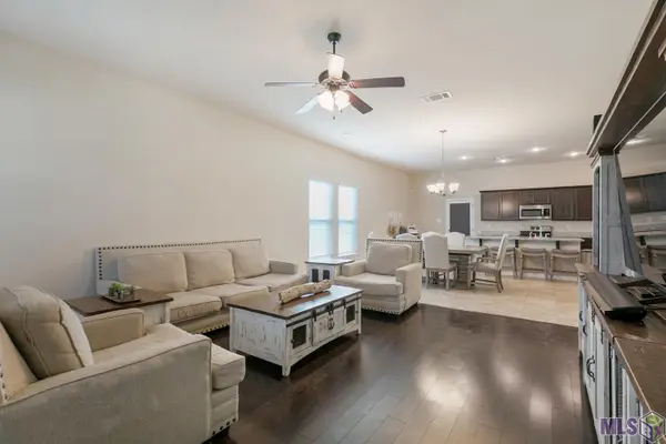 42427 Harborstone Ave, Prairieville, LA 70769