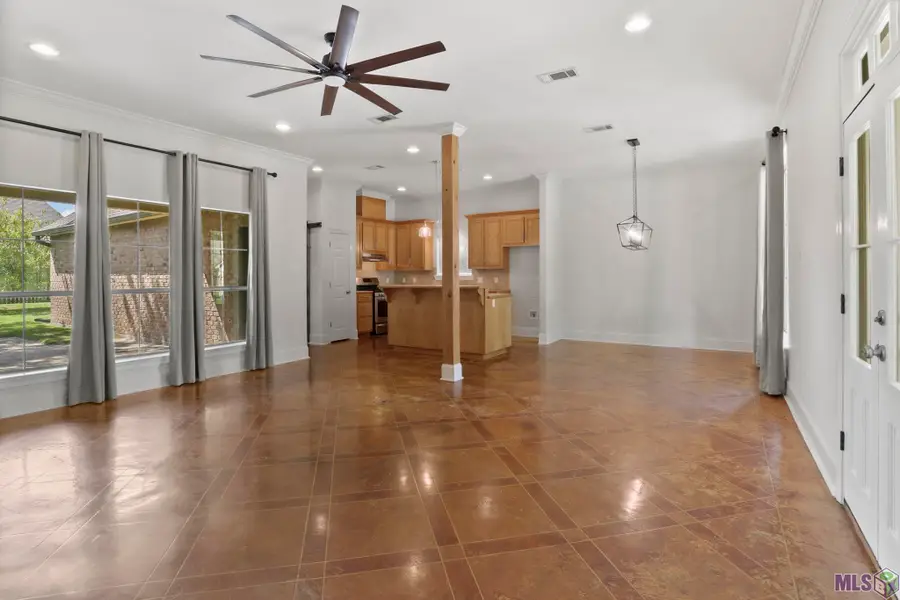 6137 Woodbend Dr, Zachary, LA 70791 - #2