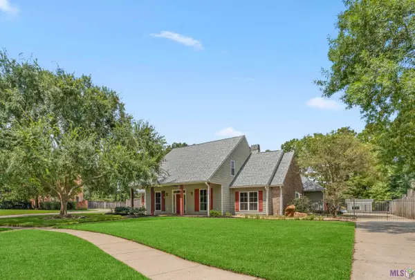 6713 N Woodgate Ct, Baton Rouge, LA 70808