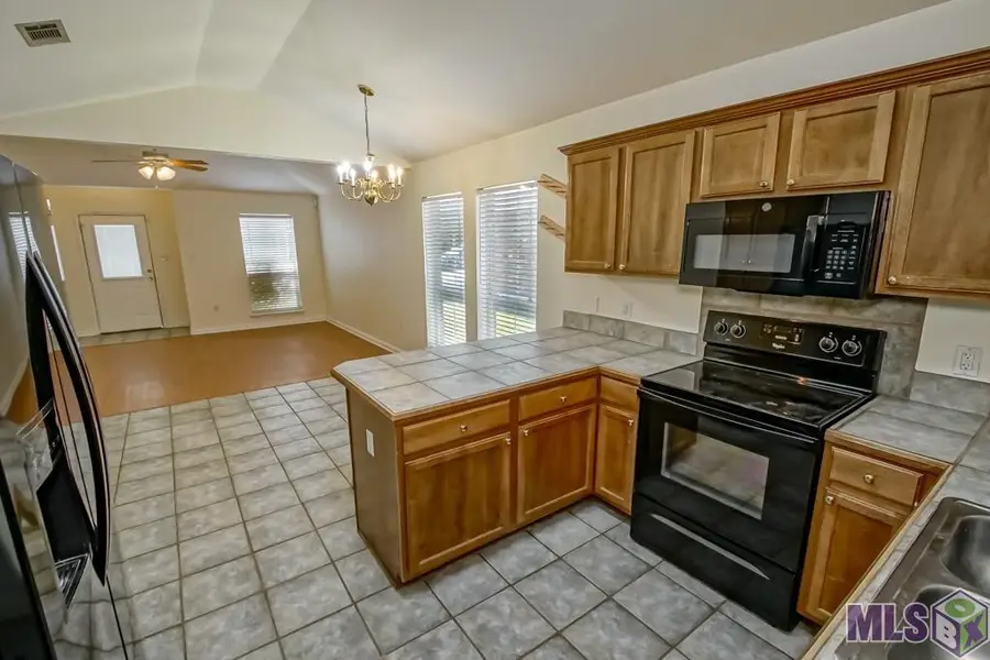 1352 Harwich Dr, Baton Rouge, LA 70820 - #3