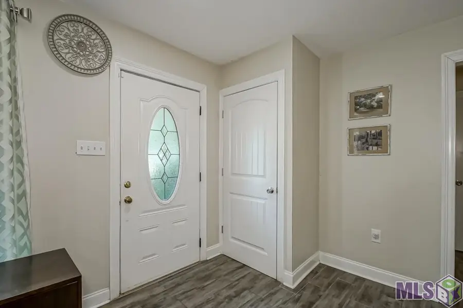 127 Joan St, Denham Springs, LA 70726 - #3