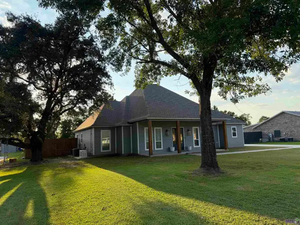 20260 Sallie Dr, Plaquemine, LA 70764