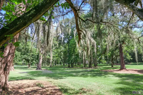 10100 Longleaf Ln, St. Francisville, LA 70775