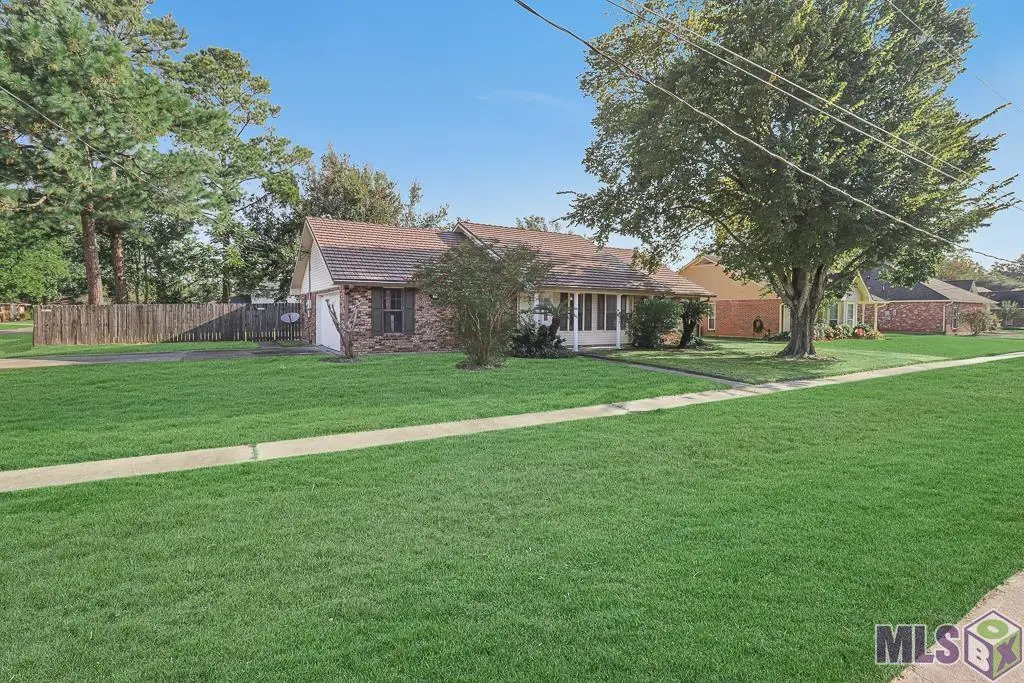 1106 E Angela St, Gonzales, LA 70737 - #1