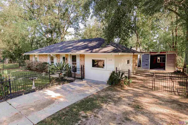 219 Hazelnut St, Denham Springs, LA 70726