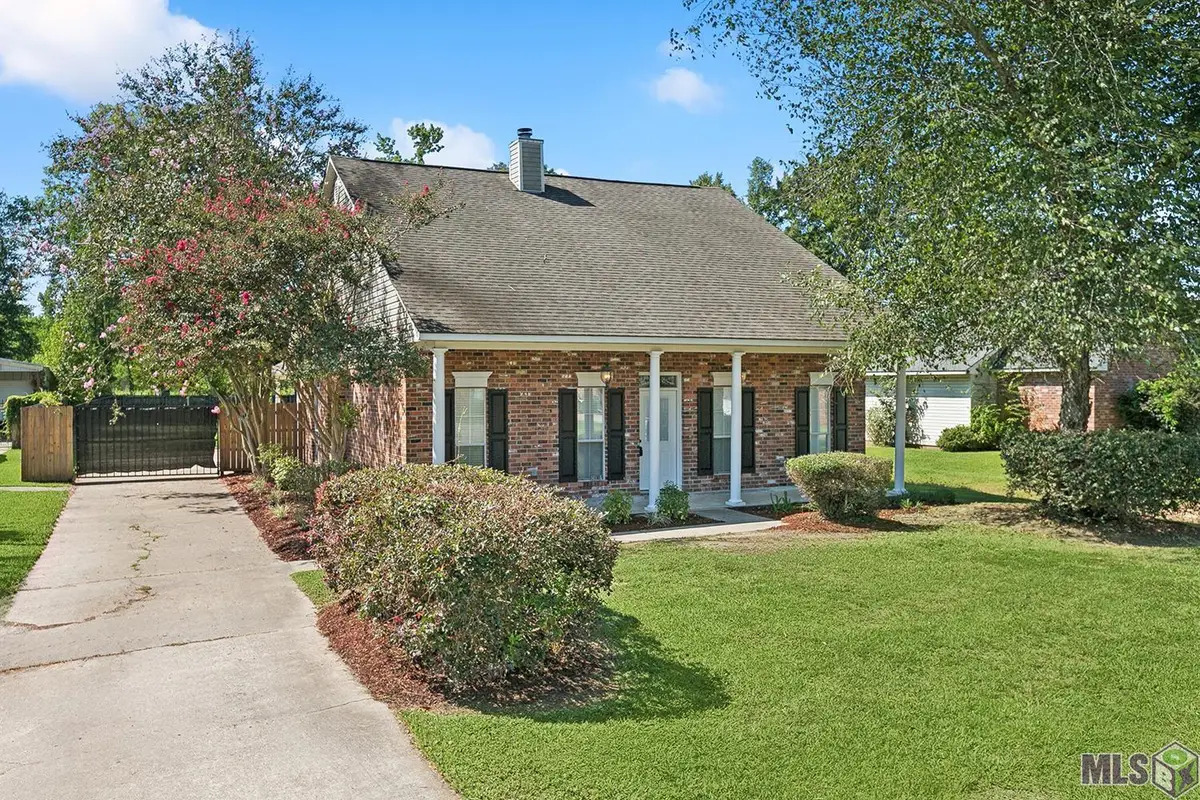 8034 Versailles Dr, Denham Springs, LA 70706 - #1