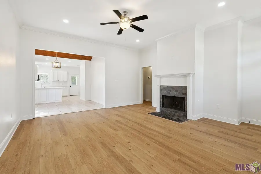 8034 Versailles Dr, Denham Springs, LA 70706 - #3