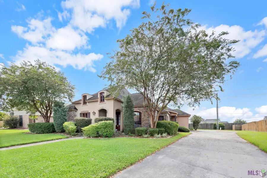 2058 Pointe South Dr, Zachary, LA 70791 - #2