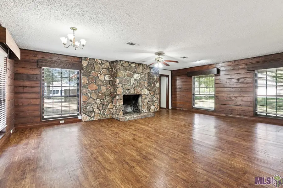 8830 James St, Denham Springs, LA 70726 - #2