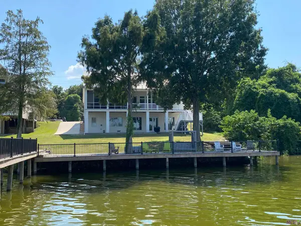 7522 False River Rd, Oscar, LA 70762