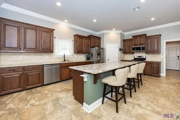 812 Beaumont Dr, Gonzales, LA 70737