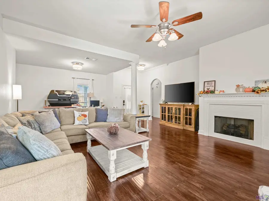 22490 Bedford Dr, Denham Springs, LA 70726 - #2