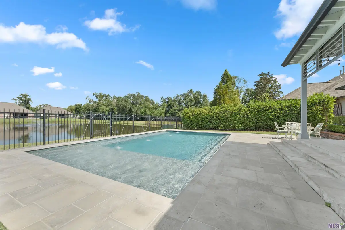 38086 Valley Woods Ct, Prairieville, LA 70769 - #1