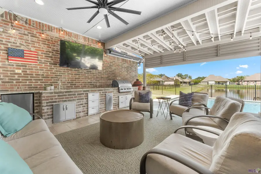 38086 Valley Woods Ct, Prairieville, LA 70769 - #2