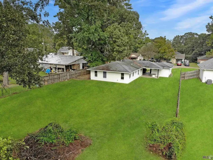 723 Poplar St, Denham Springs, LA 70726 - #3