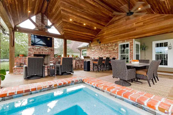 18953 Vignes Lake Ave, Baton Rouge, LA 70817