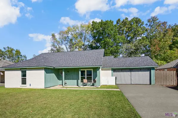 18240 Autumn View Dr, Prairieville, LA 70769