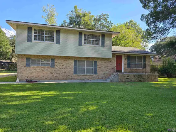 58725 Delacroix Ave, Plaquemine, LA 70764