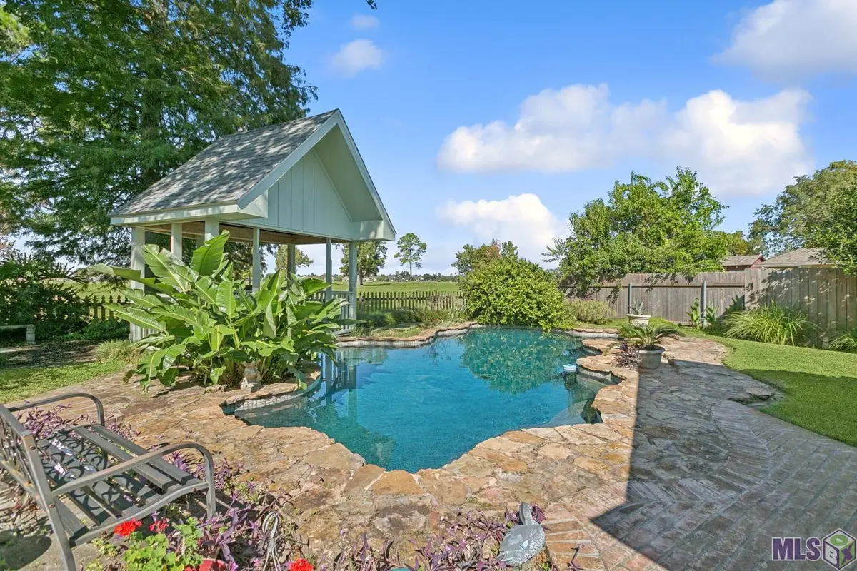 2223 W Canterbury Dr, Laplace, LA 70068 - #1