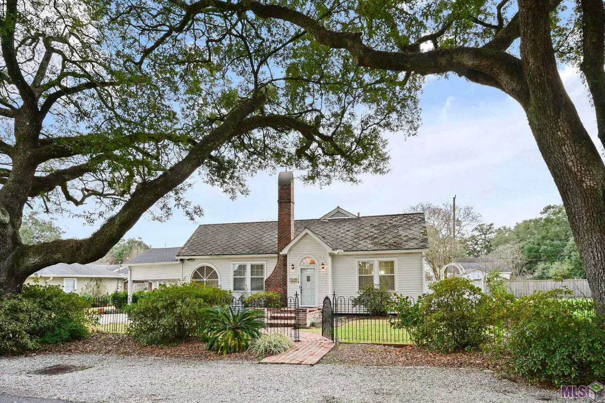 557 Avenue C, Port Allen, LA 70767 - #1