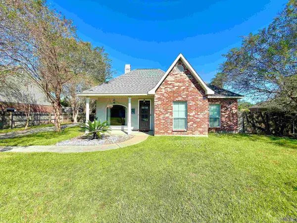 7645 Elmwood Dr, Denham Springs, LA 70706