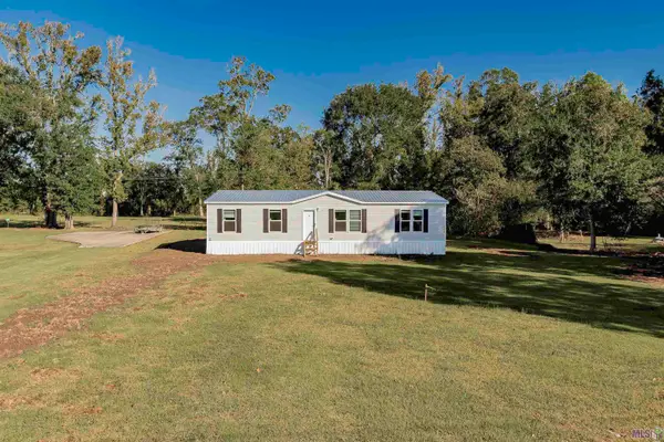 8693 Lebeau St, Livonia, LA 70755