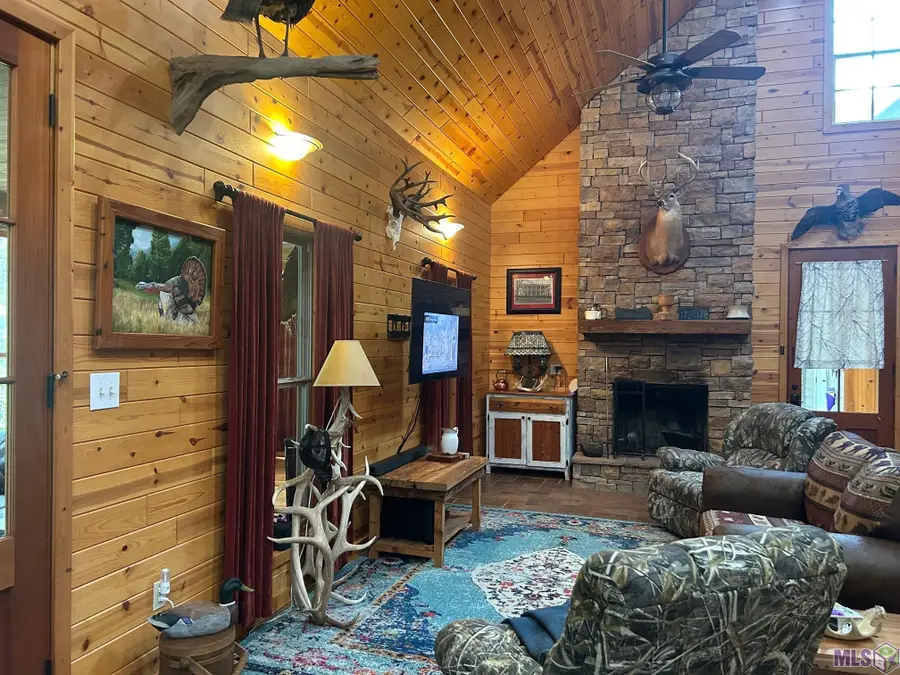 9288 Rudolph Davis Rd, Saint Francisville, LA 70775 - #3