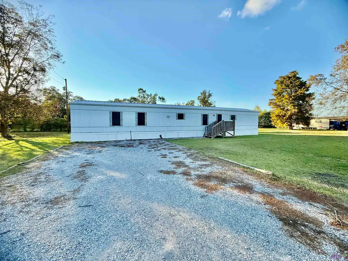 5211 Wilcox Dr, Port Allen, LA 70767 - #1