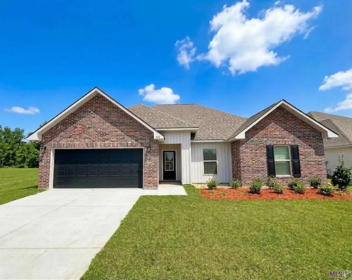 926 Meadow Crossing Dr, Gonzales, LA 70737 - #1